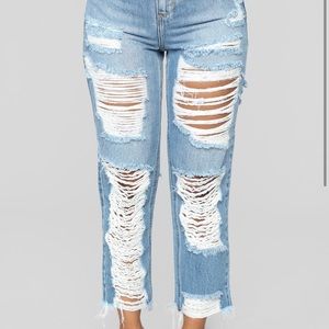 Fashion Nova Jeans ripped boyfriend